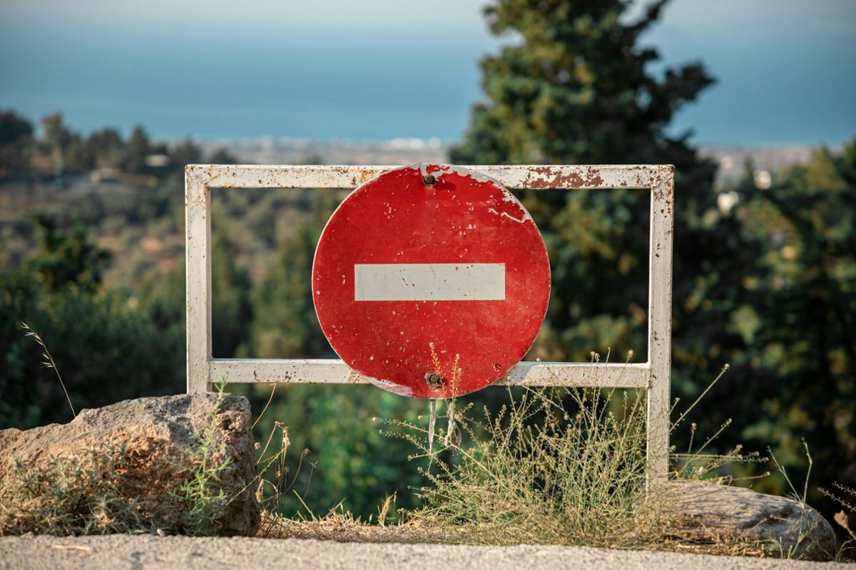 Una señal de prohibición de entrada