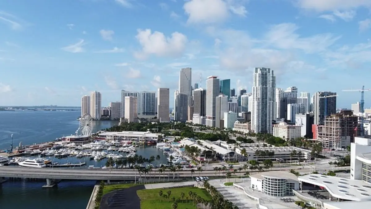 Miami-bayside-cityscape