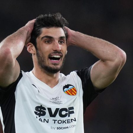 Guedes llega rodado a la Real y apunta a debutar oficialmente en casa de su exequipo