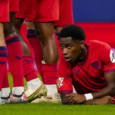 Idumbo alivia la larga lista de bajas para el debut liguero