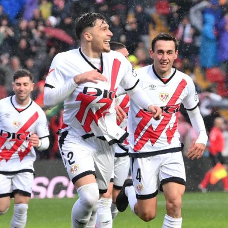 El Barça se las verá con Ratiu, lateral que estuvo en la agenda   