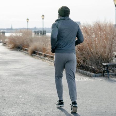 Pocos se animan, pero 4.000 pasos extra al día cambian más tu cuerpo que una hora de cardio