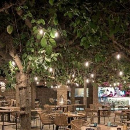 “Después de años pasando por delante con el coche lo probamos y quedamos super encantados”: la masía de película cerca de Barcelona para amantes de la carne