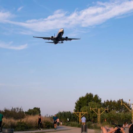 El plan diferente del verano en Barcelona: este insólito mirador con terraza en el aeropuerto del Prat