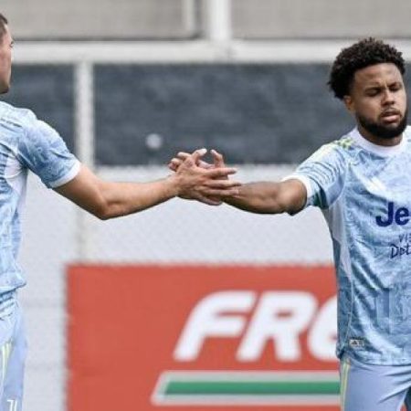 Vlahovic marca con la Juve mientras se decide su futuro