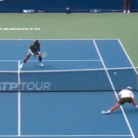 ¡Apoteósico! De Miñaur salva este punto imposible: “Es parte de mi ADN”