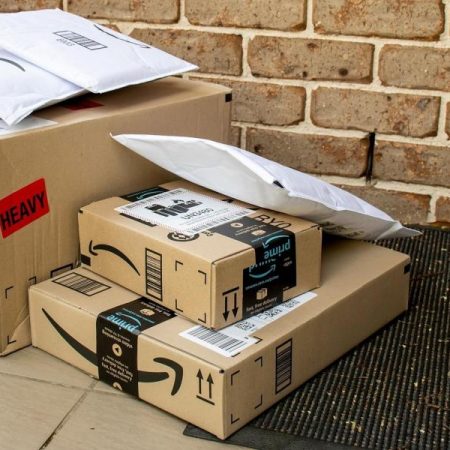 Las 10 mejores ofertas del día (12 de agosto) en Amazon: hasta un 44% de descuento en Levi’s, Skechers y más