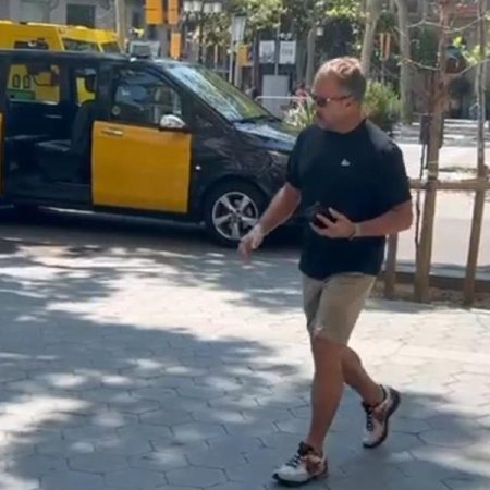 Hansi Flick, lesionado en la mano derecha