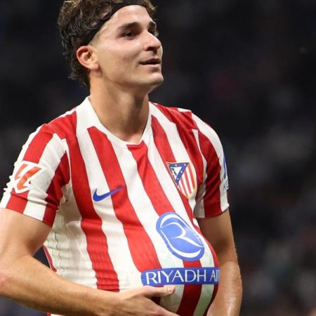 Julián abrió el marcador con un golazo de falta, y dedicatoria para su bebé