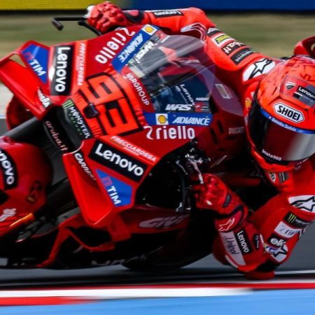 Todo de cara para Marc Márquez: pole y sus rivales fallan