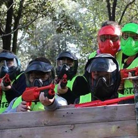 Si quieres divertirte a rabiar jugando al paintball en un entorno natural debes ir hasta Castellar del Vallès