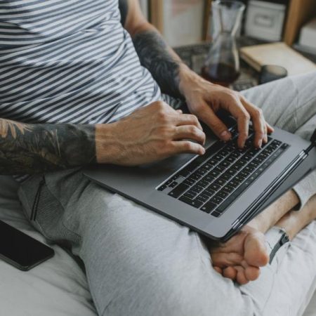 Los pantalones de chándal vuelven a ser tendencia: Nike, Adidas y Joma revientan sus precios