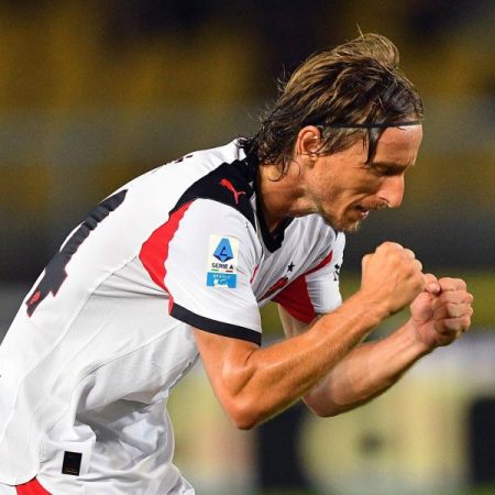 0-2: Una asistencia de Modric ayuda al Milan a sumar su primera victoria