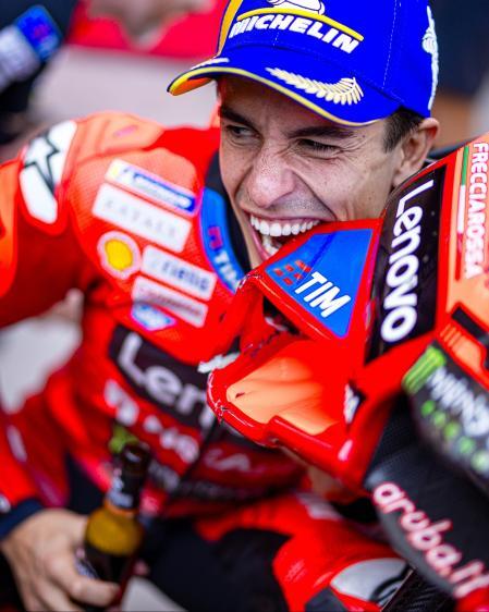 Marc Márquez, con el alerón roto