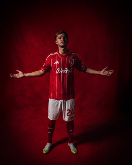 McAtee ya viste del Nottingham Forest