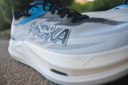 Hoka Rocket X3: una superzapatilla más accesible para los corredores de maratón 4 Espuma de PEBA en la mediasuela