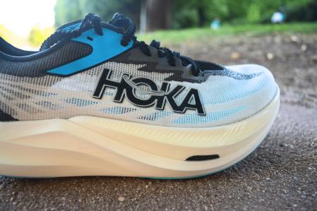 Hoka Rocket X3: una superzapatilla más accesible para los corredores de maratón 6 El drop de esta Rocket X3 es de 7 mm y sus perfiles de 35-42 mm.