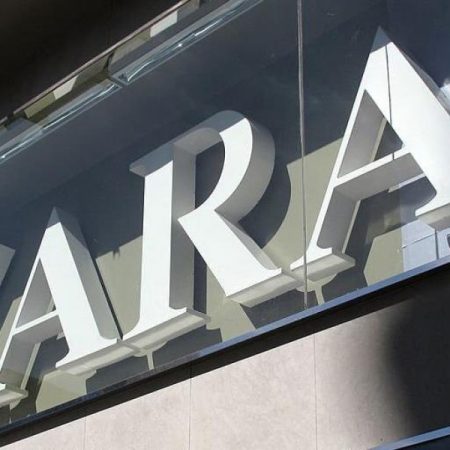 Visita una tienda de Zara y no da crédito al ver esta prenda de ropa: “Me ha dejado muy confusa, ¿alguien me puede explicar qué es esto?”