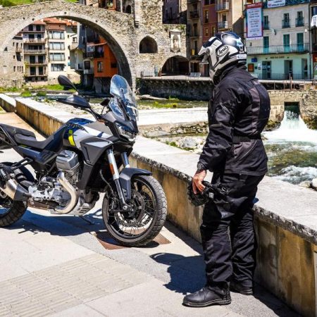 Un puente medieval, clima fresco y una oferta culinaria con identidad propia: el pueblo a los pies de los Pirineos que bien vale una escapada