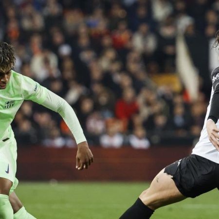 El Valencia cede a Sergi Canós al Valladolid