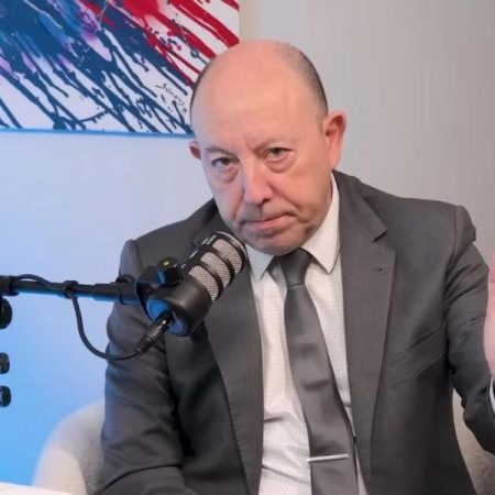 Gonzalo Bernardos, economista: “En España nadie pierde con las inversiones, todo el mundo gana. Un país lleno de ‘cuñados'”