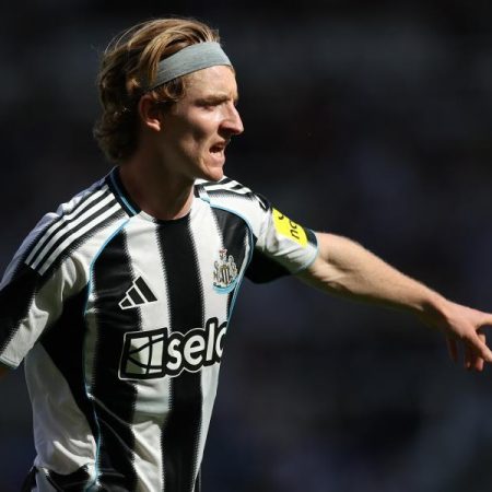 Gordon: “No estamos acostumbrados a jugar contra jugadores que mantienen el balón de esta manera”