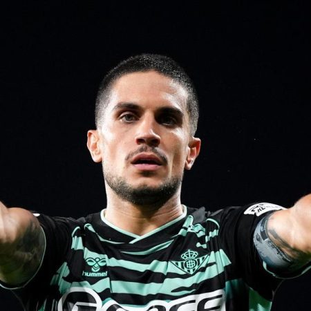 Regresa Bartra y ‘debutarán’ Amrabat y Antony