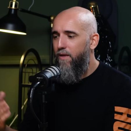 Jon Hernández, experto en IA: “Los trabajos júnior son los primeros que va a hacer la inteligencia artificial. En los próximos años, los jóvenes no van a tener oportunidades laborales”