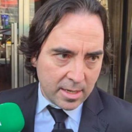 ¡A Presa le crecen los enanos! Ahora, encontronazo con el agente de Pathé Ciss ¡en plena calle!