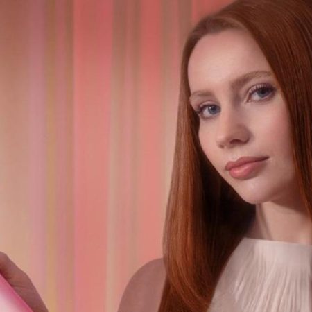 La plancha de pelo con aire de Cecotec que arrasa en España ahora está a mitad de precio