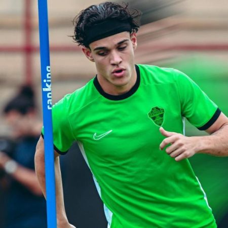 Héctor Fort se incorpora a los entrenamientos del Elche