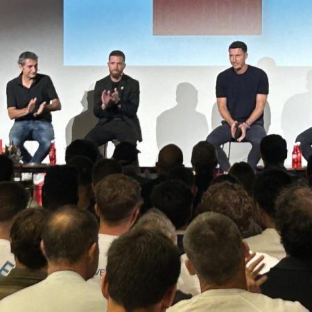 El libro ‘Athletic Club Gabarra’ ya navega sobre Bilbao