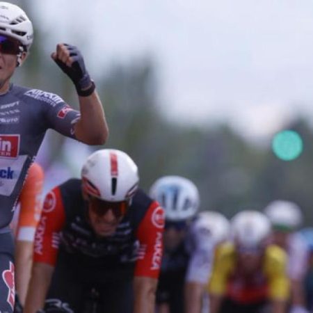 Jasper Philipsen ha vuelto a lograr la victoria a sprint en las calles de Guijuelo