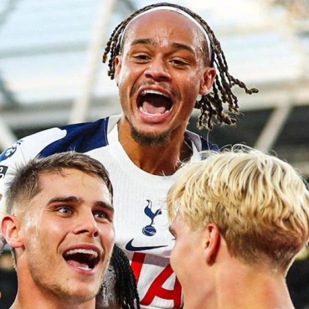 Xavi Simons ya decide en su debut con el Tottenham y sentencia a Graham Potter