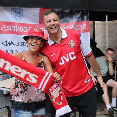 Los 3.000 aficionados del Arsenal entran de forma pacífica San Mamés