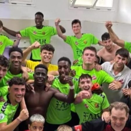 Rubén Acosta destaca con un doblete en la goleada del Torroella