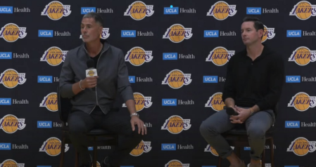 Rob Pelinka y JJ Redick, ayer en su rueda de prensa