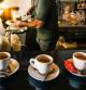 Imagen de recurso de tres cafés en una cafetería