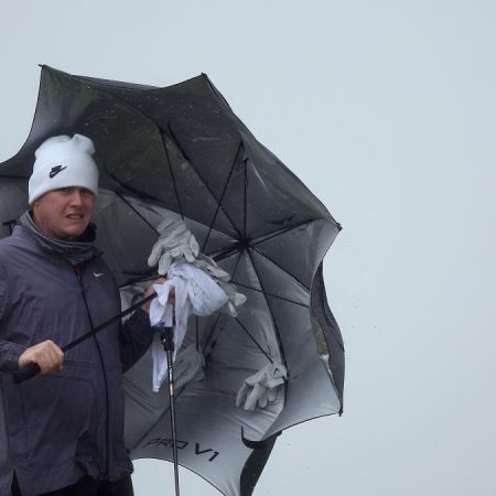 Bob MacIntyre, líder del Dunhill tras un día dantesco