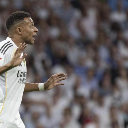 Mbappé y Camavinga acaparan los focos a su llegada a la concentración: duelo de outfits