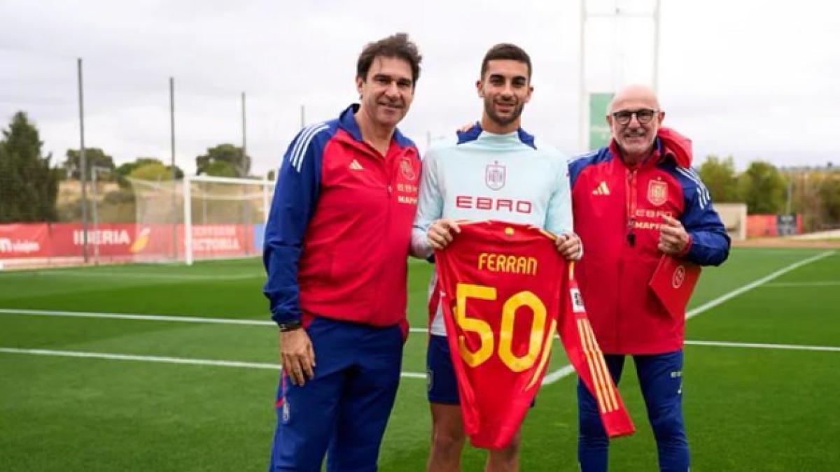 Entrenamiento de la Selección y homenaje a Ferran Torres 1 68ebd688bb27a