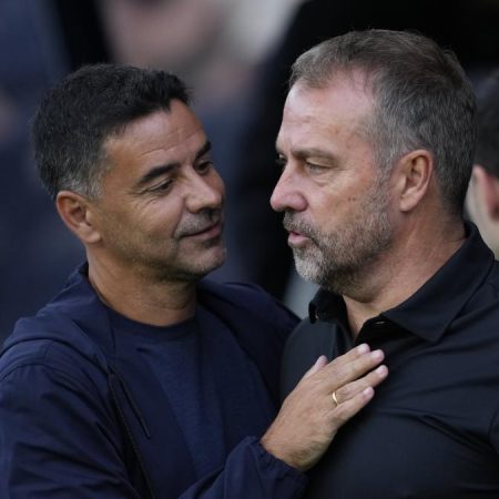 Flick rectifica al descanso dando entrada a Fermín