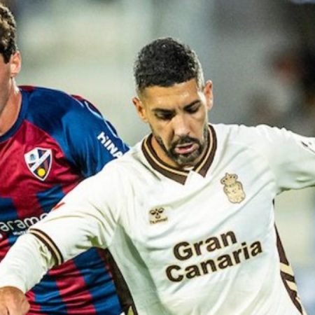 UD Las Palmas: El empate en Huesca mantiene viva la llama del ascenso directo