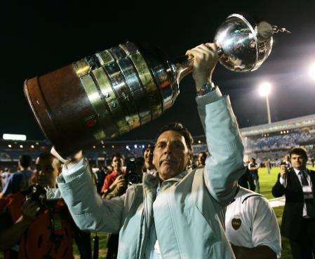 Russo, con la Copa Libertadores de 2007 conquistada con Boca (AP Photo/Marcelo Hernandez, File)