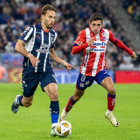 Rayados Brillan en el Campo: 2-0 a América y un Paso Adelante Hacia Semifinales