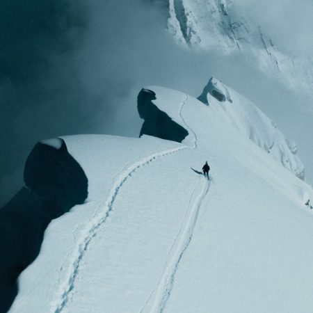 Andrzej Bargiel: La hazaña histórica de esquiar desde la cima del Everest que sorprende al mundo