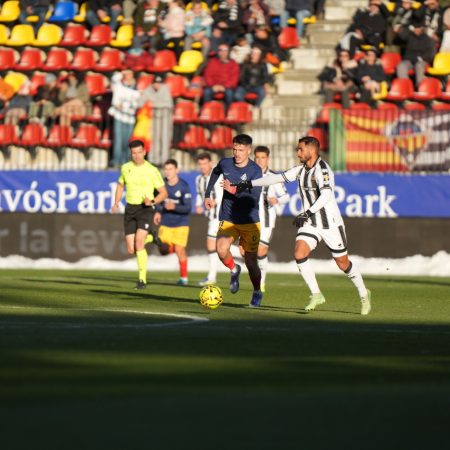 El Andorra se hunde: Una derrota dolorosa (1-3) que deja una crisis en el equipo