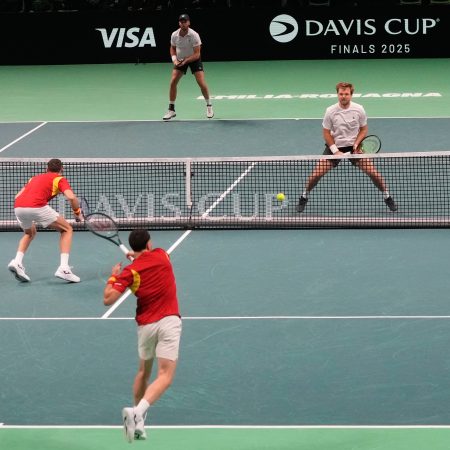 Intensa Batalla en la Semifinal de la Copa Davis 2025: España y Alemania Empatan 1-1 en Bolonia