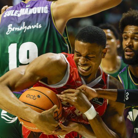 El Unicaja brilla en el Martín Carpena y arrasa al BAXI Manresa: 105-82 en una noche memorable