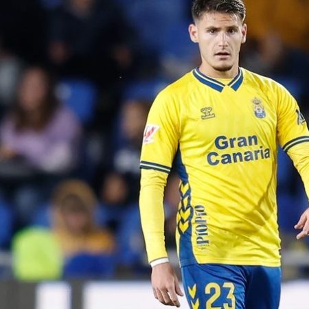 UD Las Palmas: Estrategia y Confianza Rutas hacia el Ascenso Directo en LaLiga Hypermotion